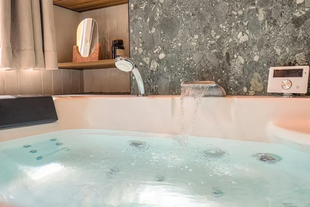 Labolla, Charmant Cocon Avec Spa, Coeur De Lyon Daire